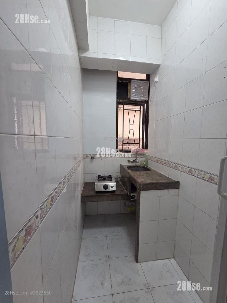 霭华大厦 售盘 2 房 , 1 浴室 321 平方尺