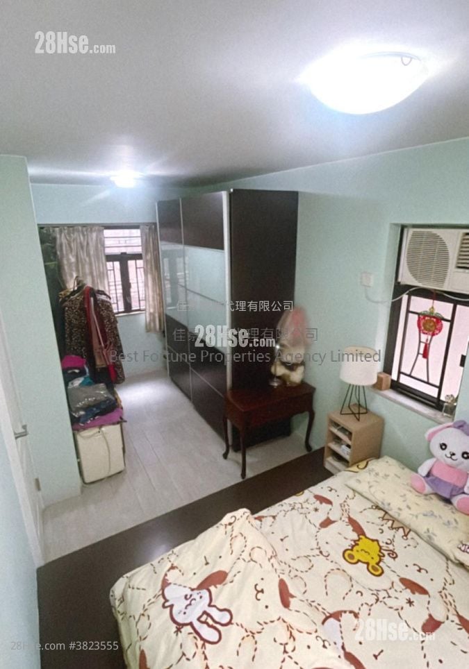 Kwok Ga Building Sell 2 Bedrooms , 1 Bathroom 407 ft²