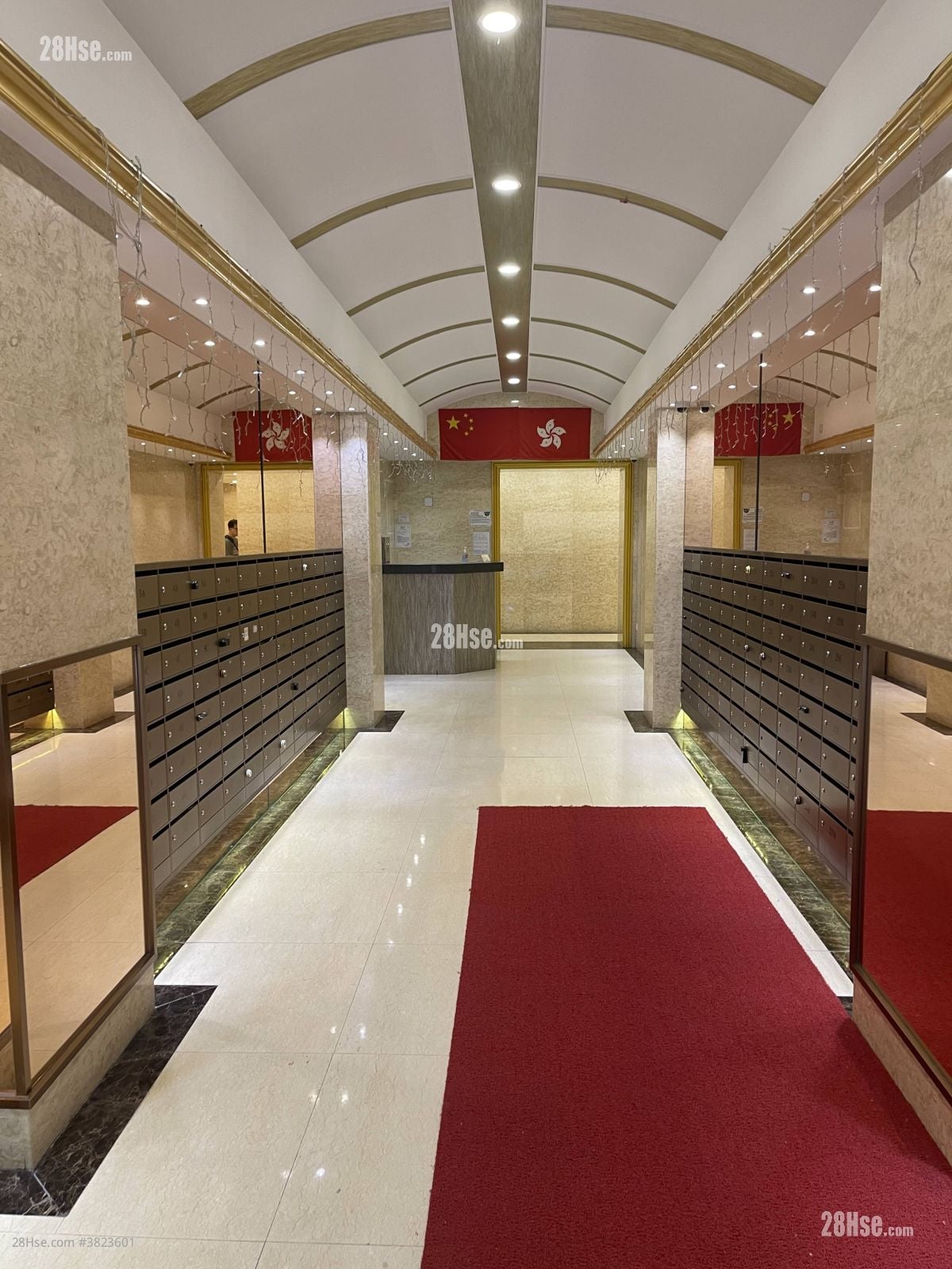 大厦入口: 裕民中心 售盘 3 房 , 1 浴室 576 平方尺