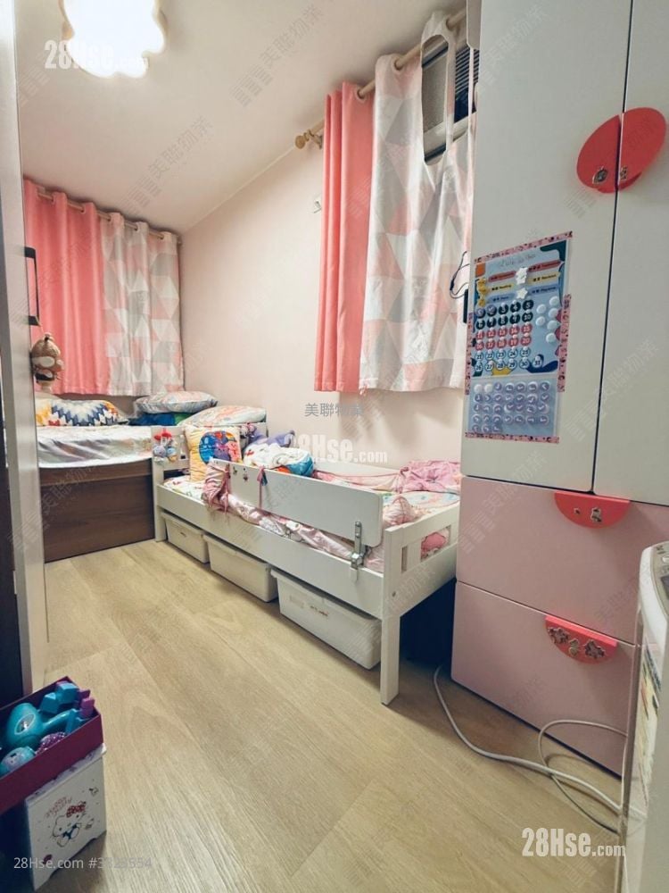 Yan Shing Court Sell 3 Bedrooms 645 ft²