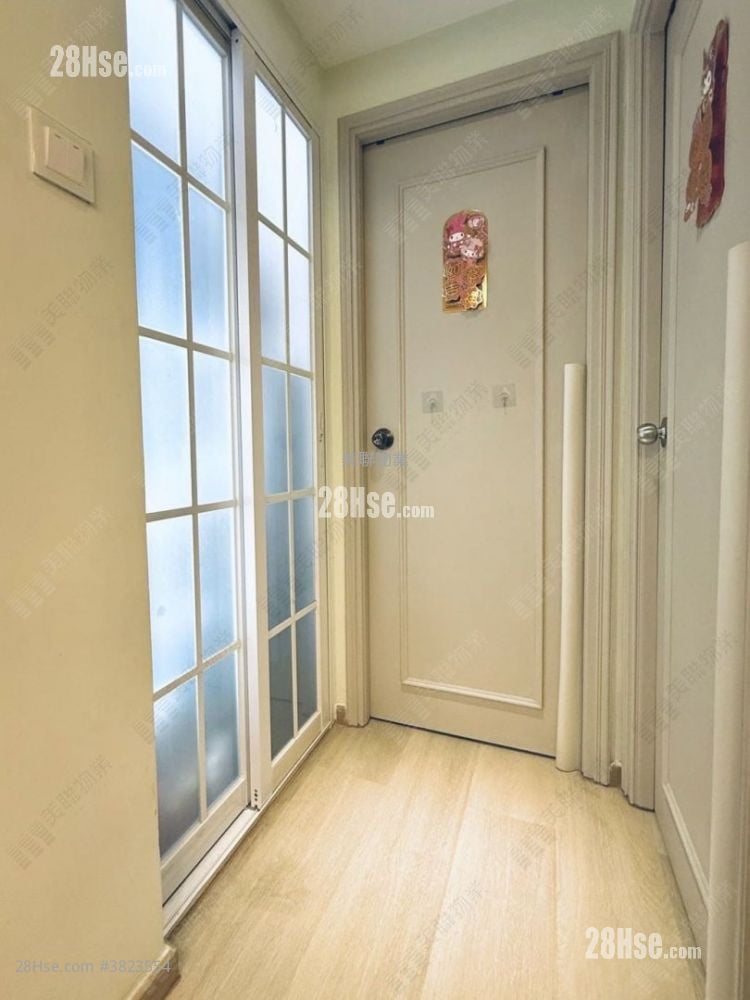 Yan Shing Court Sell 3 Bedrooms 645 ft²