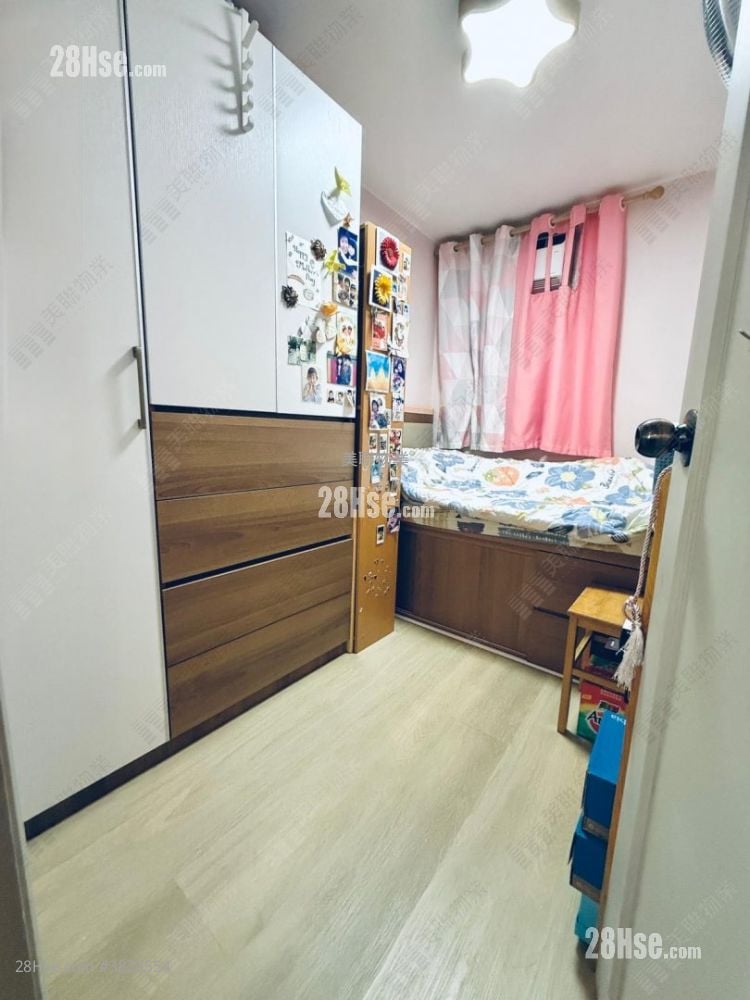Yan Shing Court Sell 3 Bedrooms 645 ft²