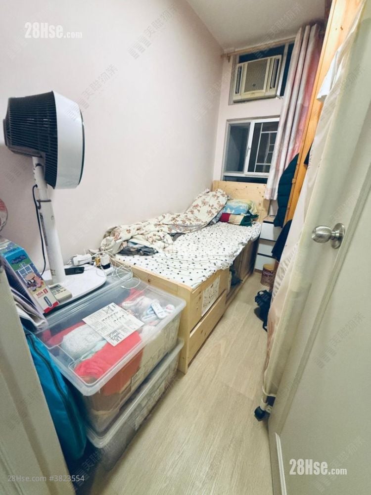 Yan Shing Court Sell 3 Bedrooms 645 ft²