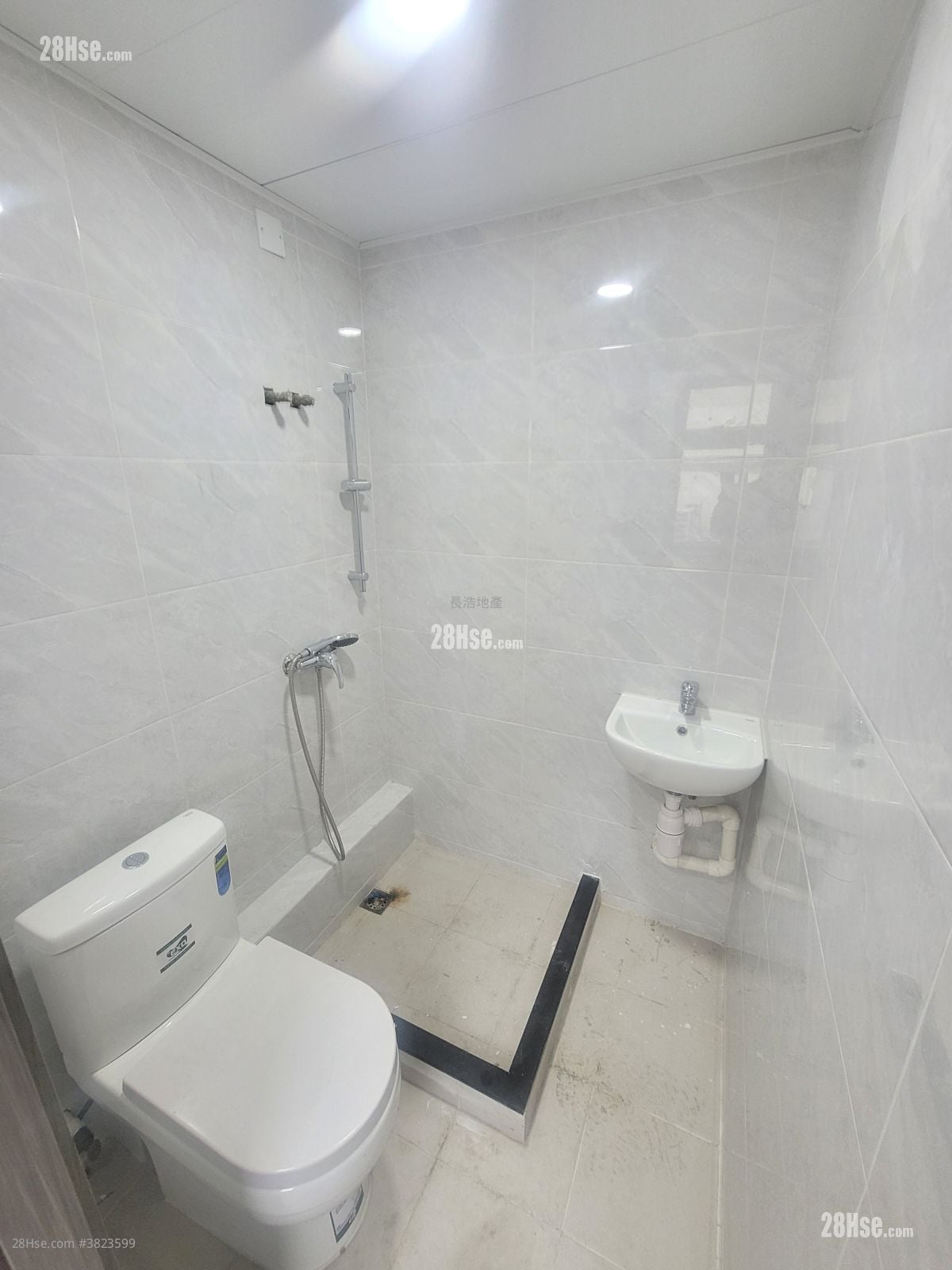 Village Sell Studio , 1 Bathroom 200 ft²