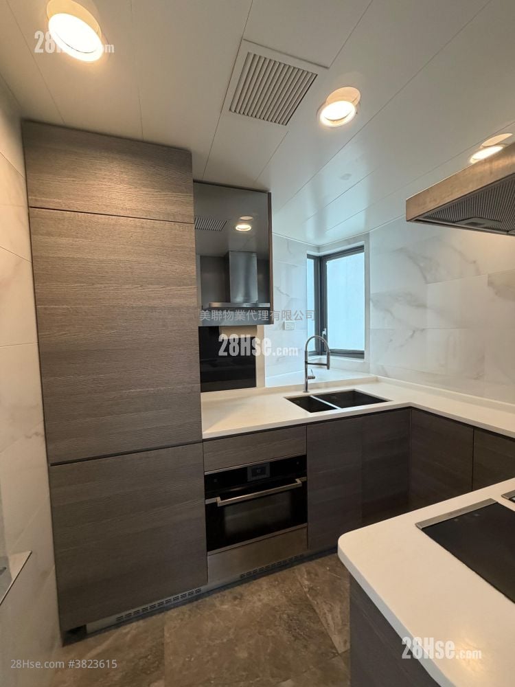 Sea To Sky Rental 3 Bedrooms , 2 Bathrooms 802 ft²