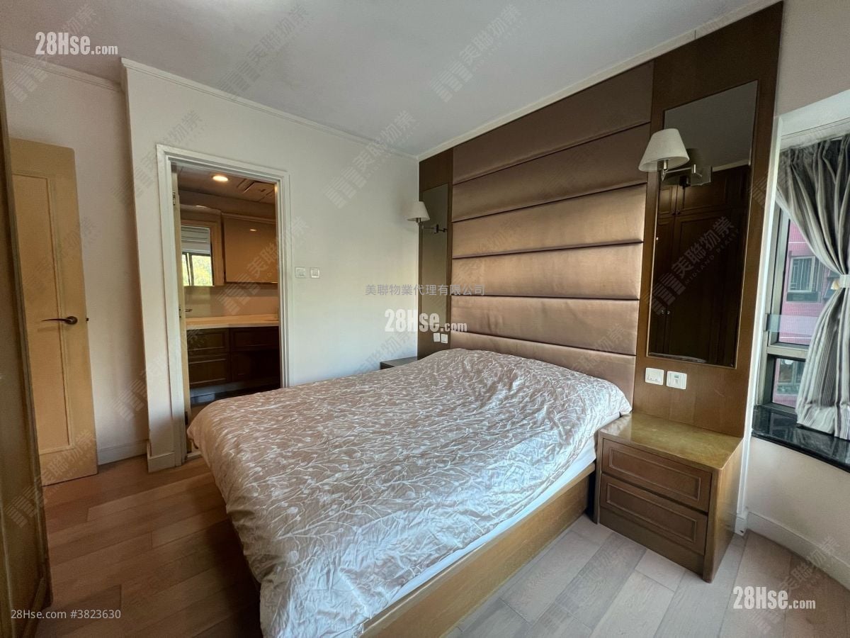 King's Park Villa Sell 3 Bedrooms , 2 Bathrooms 932 ft²