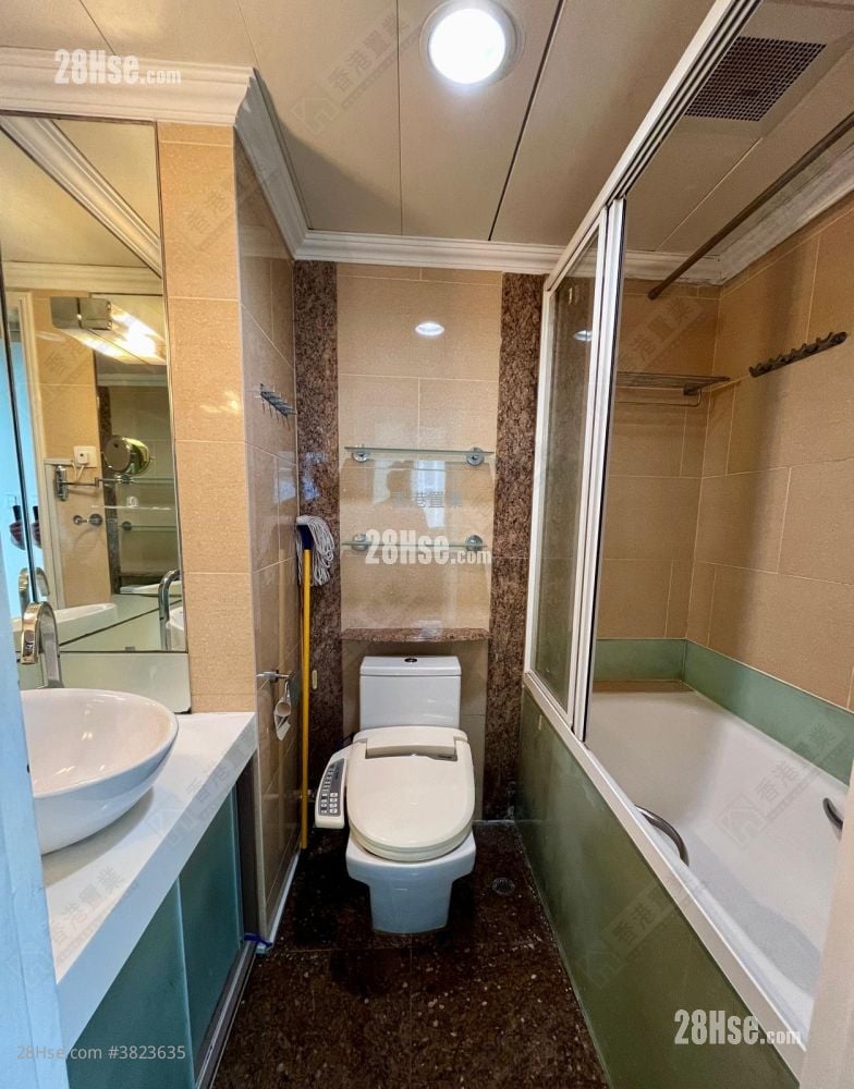 浴室: 凯帆轩 租盘 2 房 , 1 浴室 449 平方尺