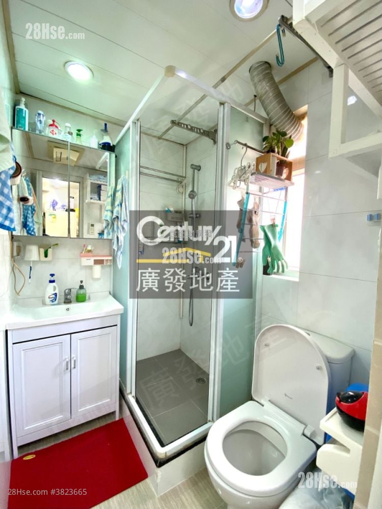 Shun On Building Sell 2 Bedrooms , 1 Bathroom 320 ft²