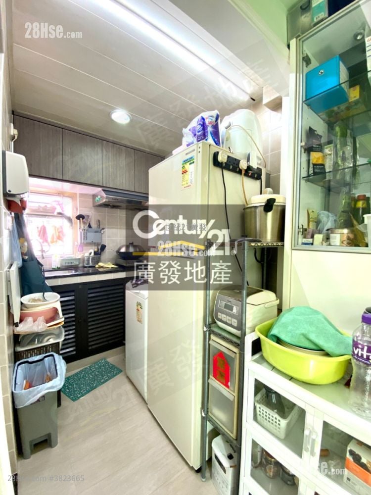 Shun On Building Sell 2 Bedrooms , 1 Bathroom 320 ft²