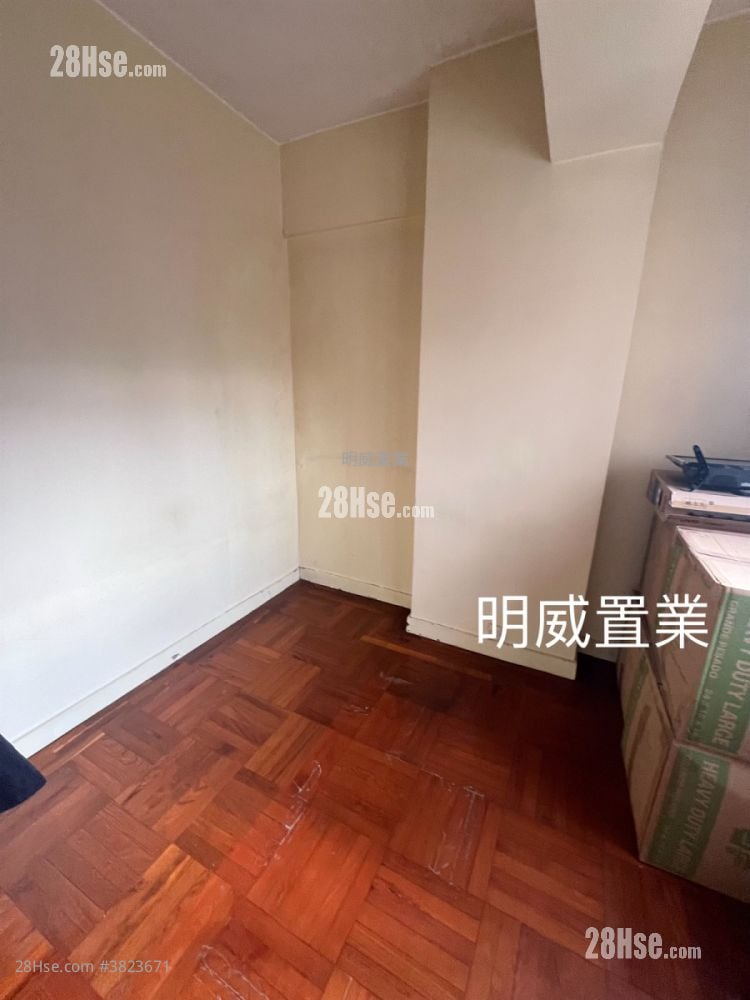 Yan On Building Sell 3 Bedrooms , 1 Bathroom 606 ft²