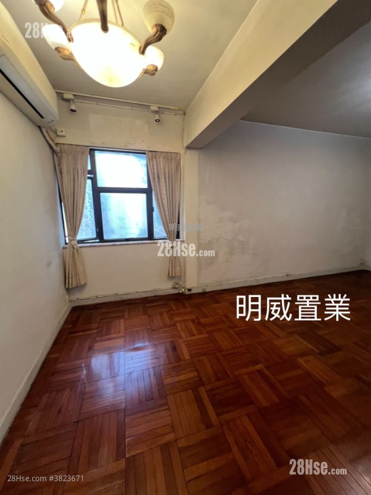 Yan On Building Sell 3 Bedrooms , 1 Bathroom 606 ft²