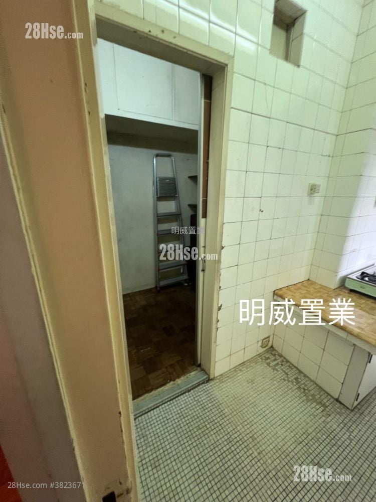 Yan On Building Sell 3 Bedrooms , 1 Bathroom 606 ft²