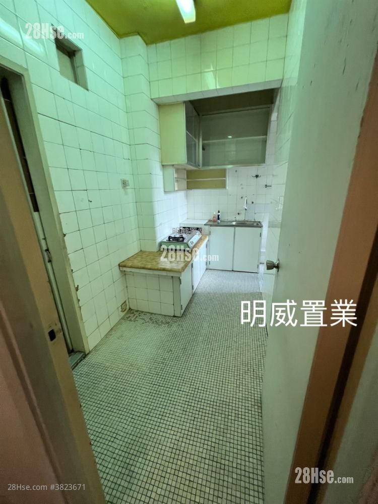 Yan On Building Sell 3 Bedrooms , 1 Bathroom 606 ft²