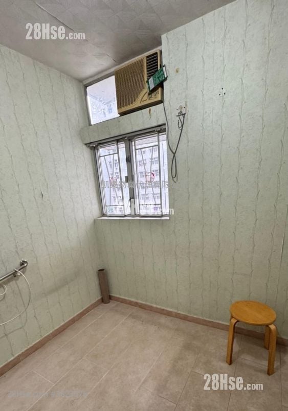 Charming Garden Sell 592 ft²