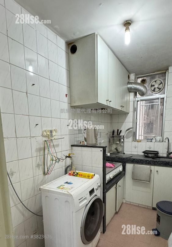 Charming Garden Sell 592 ft²