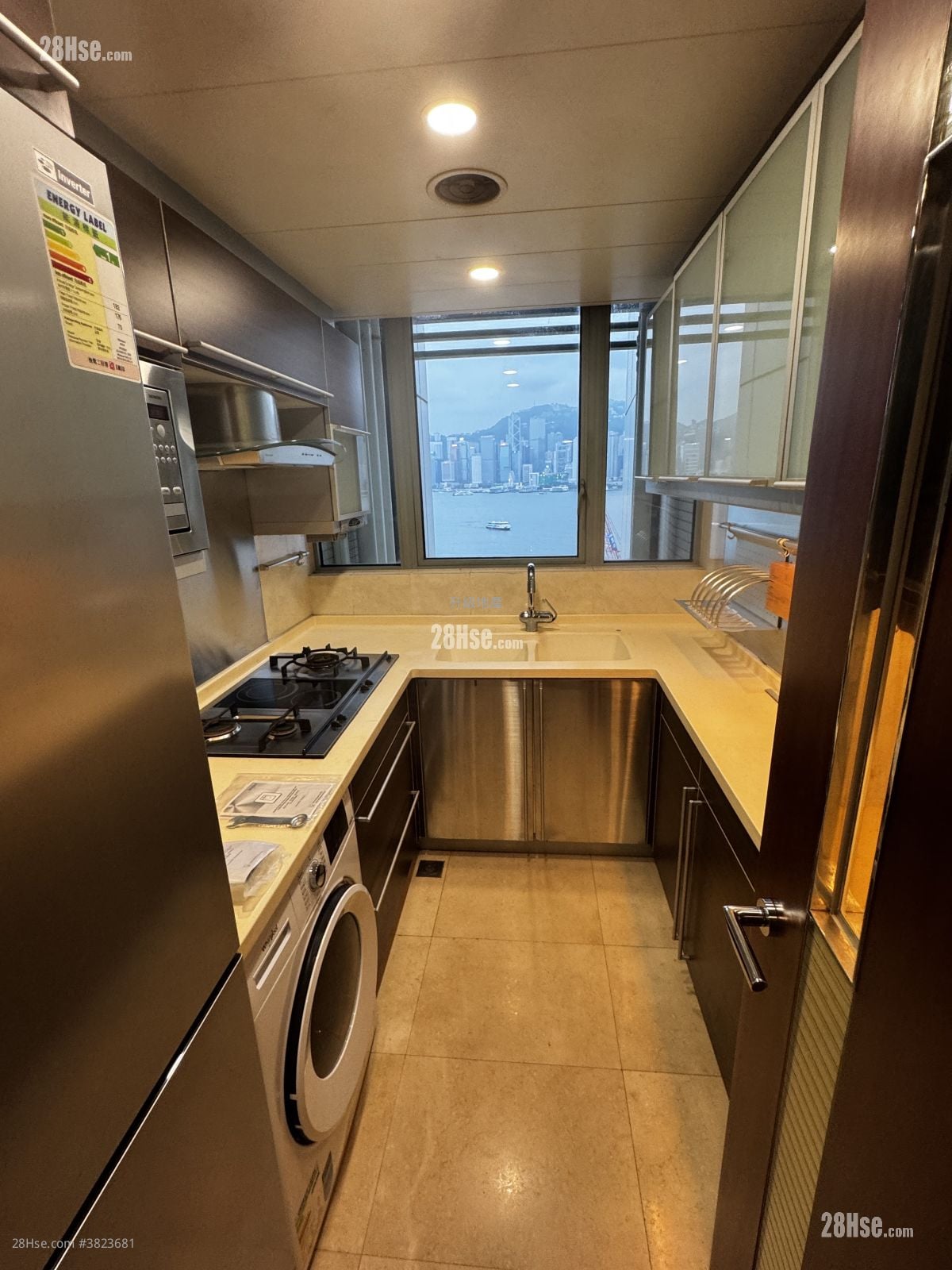 厨房: 君临天下 租盘 2 房 , 2 浴室 751 平方尺