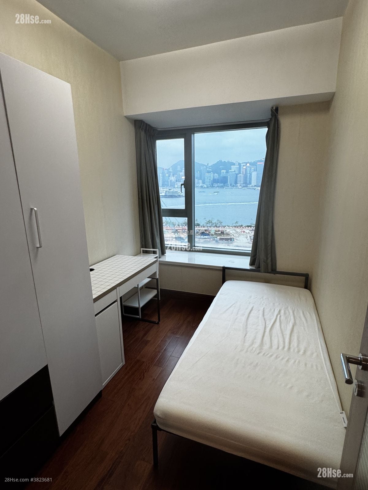 睡房 1: 君临天下 租盘 2 房 , 2 浴室 751 平方尺