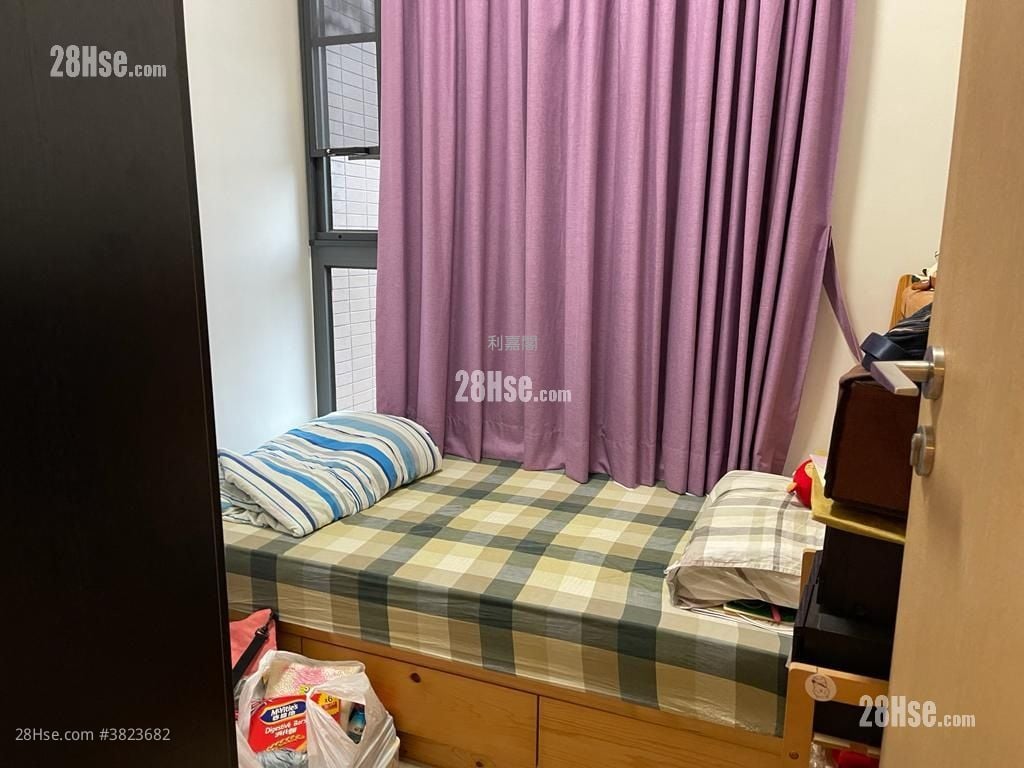 bedroom 1: Ori Sell 3 Bedrooms , 1 Bathroom 627 ft²