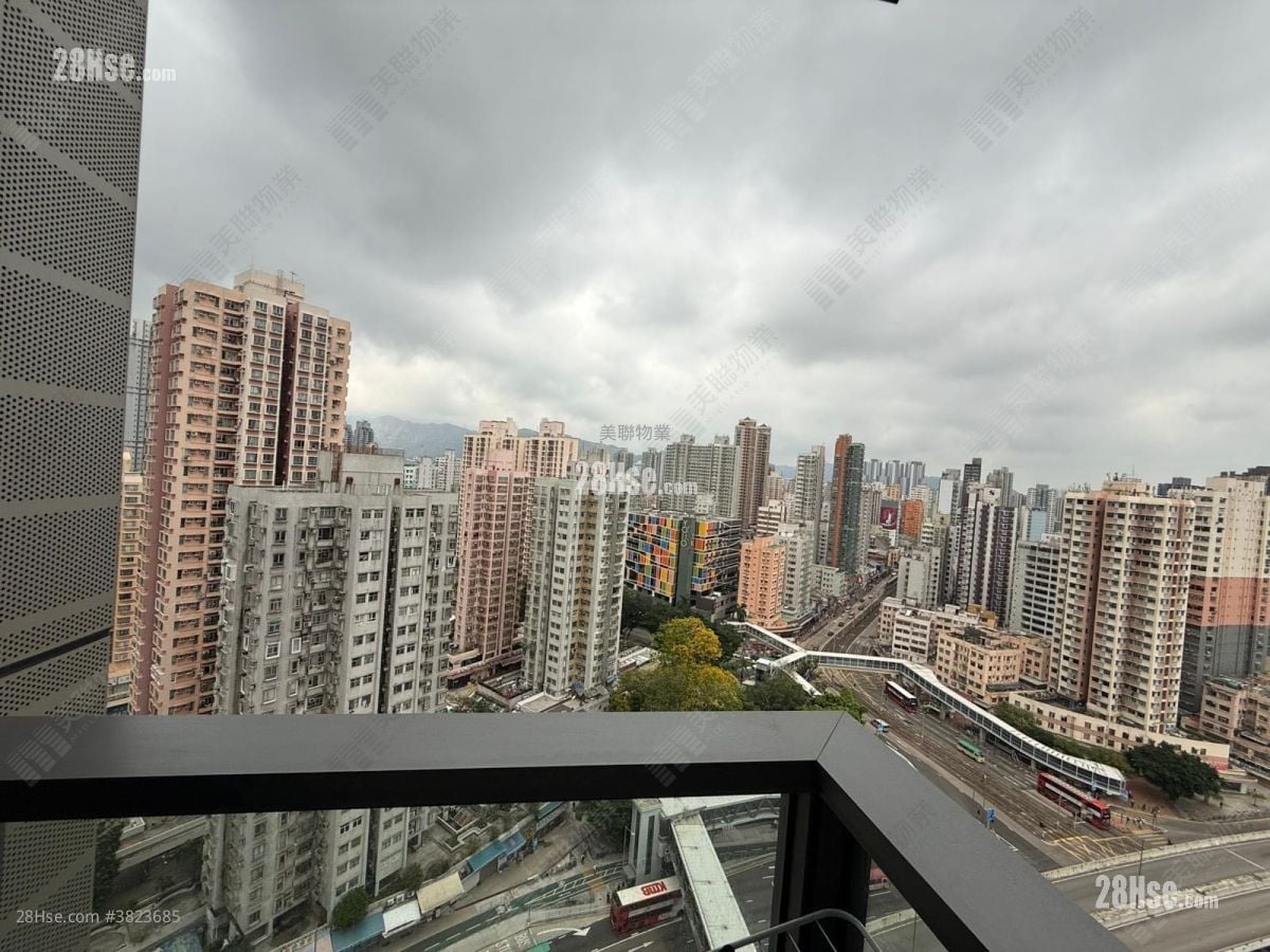 The Yoho Hub Sell 3 Bedrooms , 2 Bathrooms 639 ft²