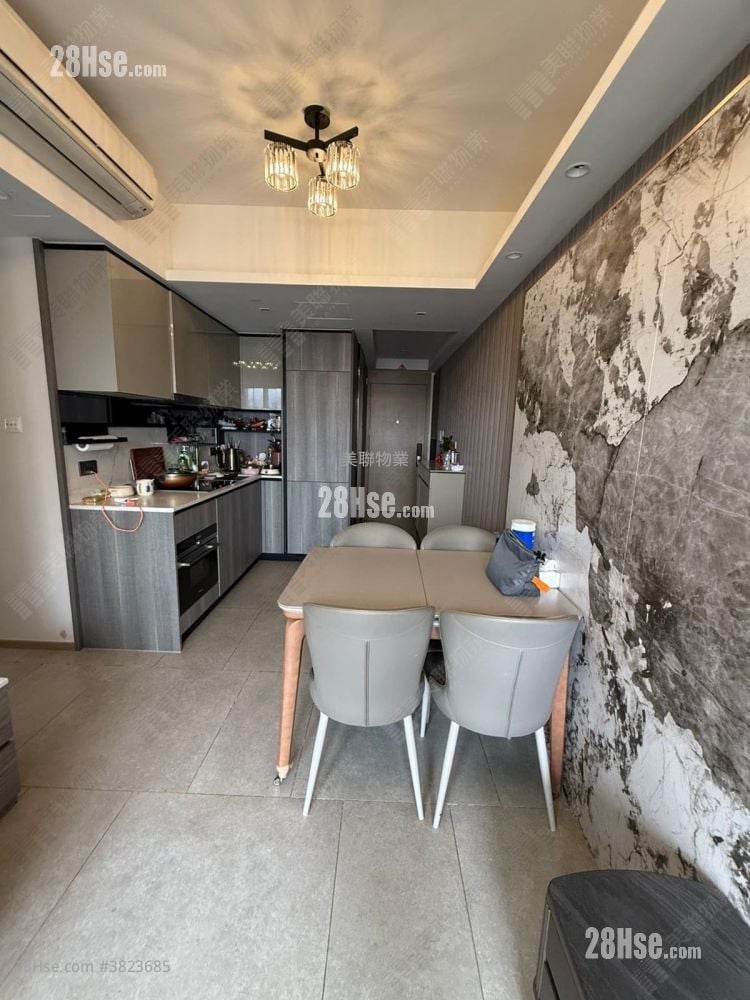 The Yoho Hub Sell 3 Bedrooms , 2 Bathrooms 639 ft²