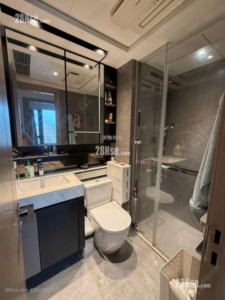 The Yoho Hub Sell 3 Bedrooms , 2 Bathrooms 639 ft²