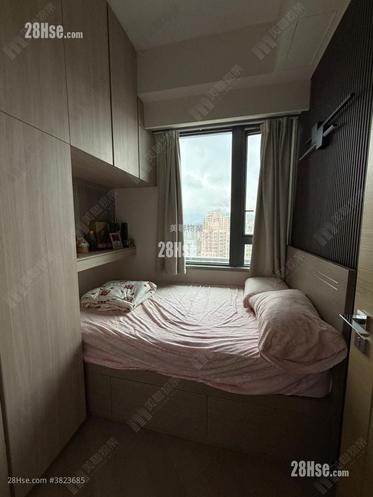 The Yoho Hub Sell 3 Bedrooms , 2 Bathrooms 639 ft²