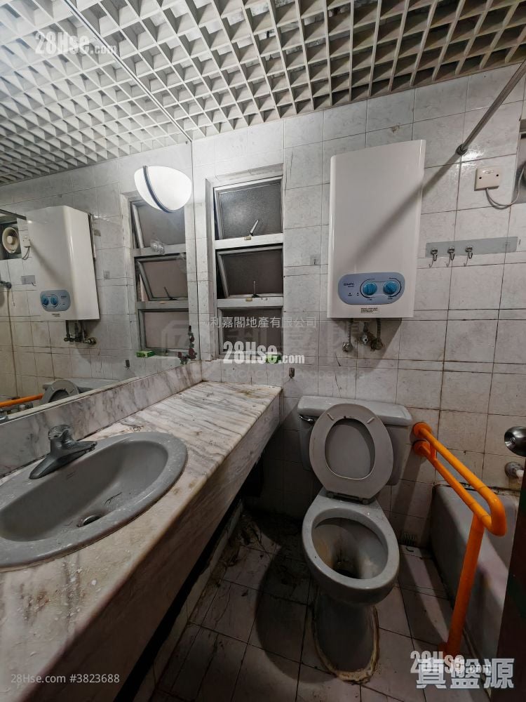 Kingswood Villas Sell 3 Bedrooms , 1 Bathroom 548 ft²