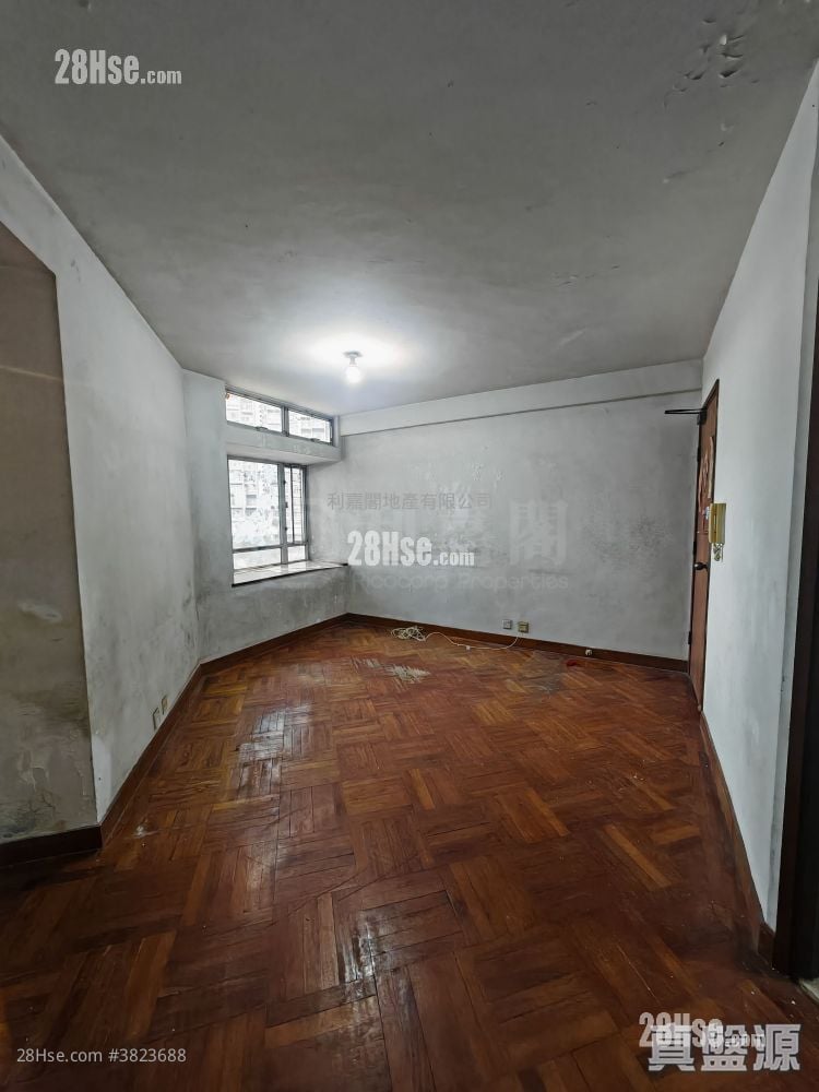 Kingswood Villas Sell 3 Bedrooms , 1 Bathroom 548 ft²