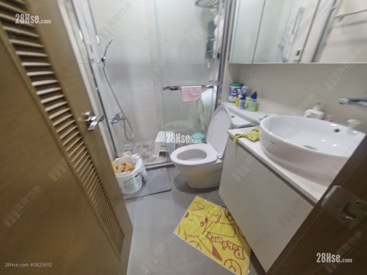 Yoho Midtown Sell 3 Bedrooms , 2 Bathrooms 901 ft²