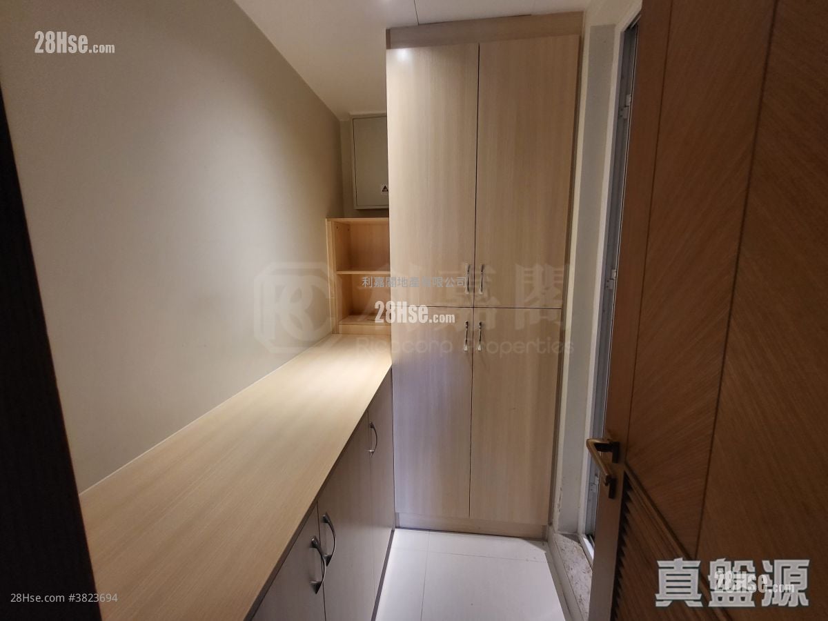 贤文礼士 租盘 1,052 平方尺