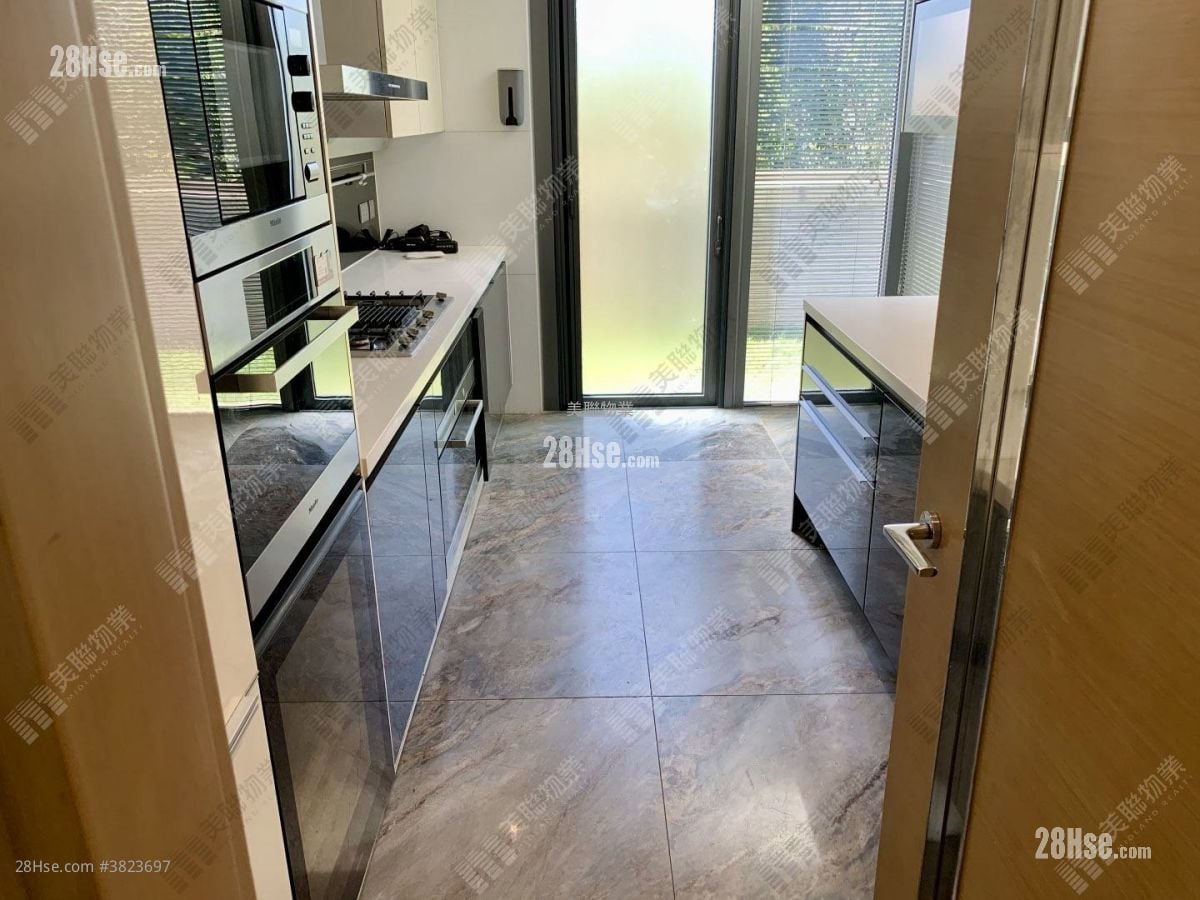 Riva Sell 4 Bedrooms , 3 Bathrooms 1,223 ft²