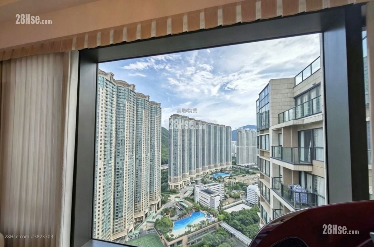 living room: The Visionary Sell 3 Bedrooms , 2 Bathrooms 1,489 ft²