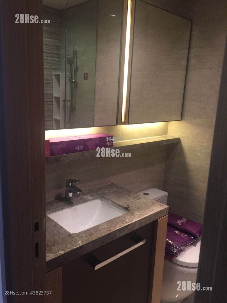 Eight Regency Sell 310 ft²