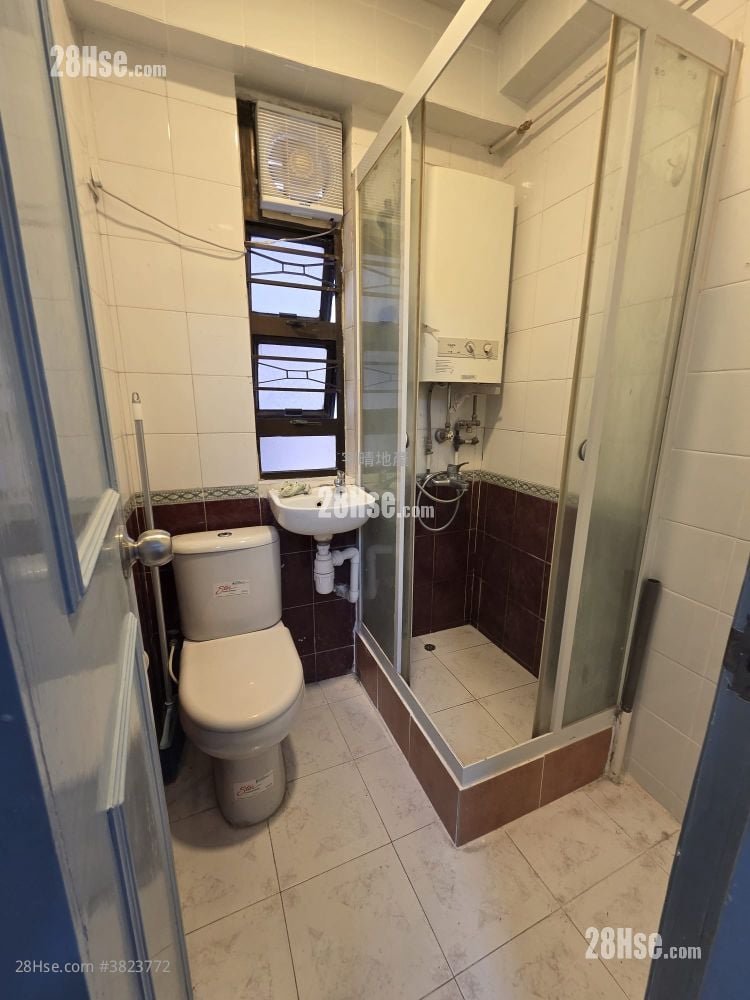 霭华大厦 售盘 2 房 , 1 浴室 321 平方尺