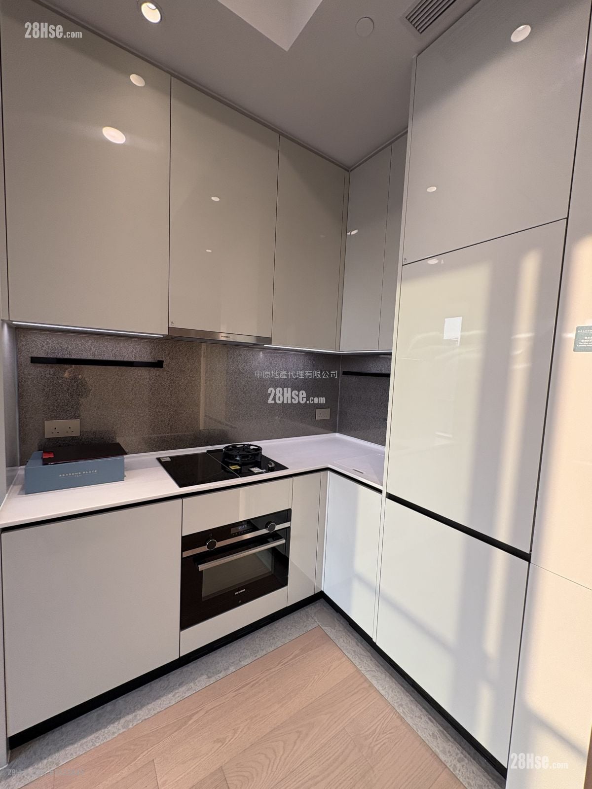 Seasons Place 售盘 2 房 , 1 浴室 443 平方尺