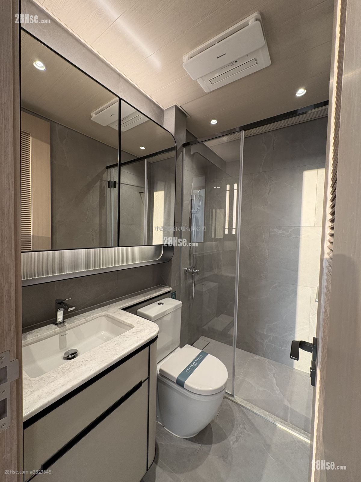 Seasons Place 售盘 2 房 , 1 浴室 443 平方尺