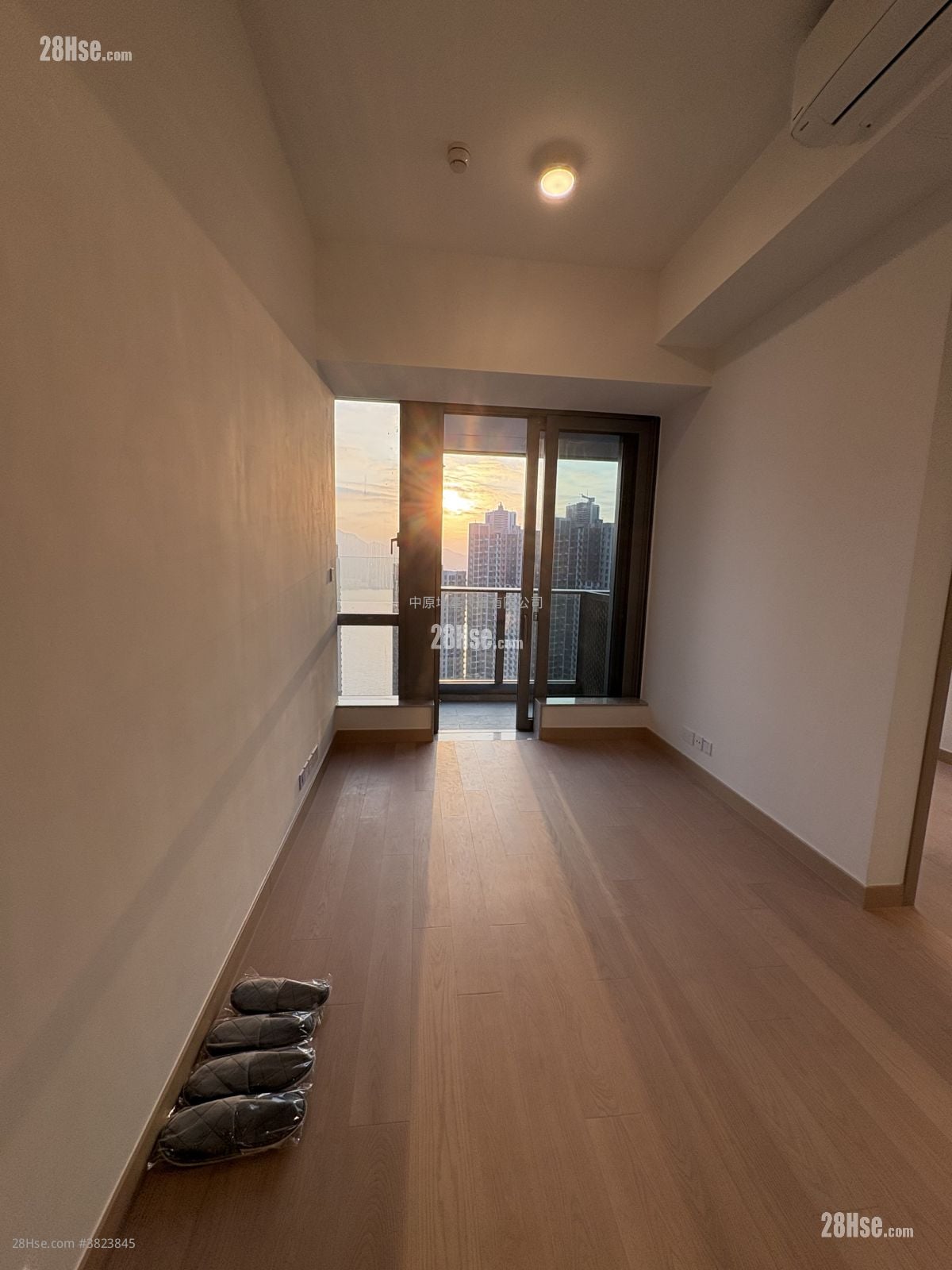 Seasons Place 售盘 2 房 , 1 浴室 443 平方尺