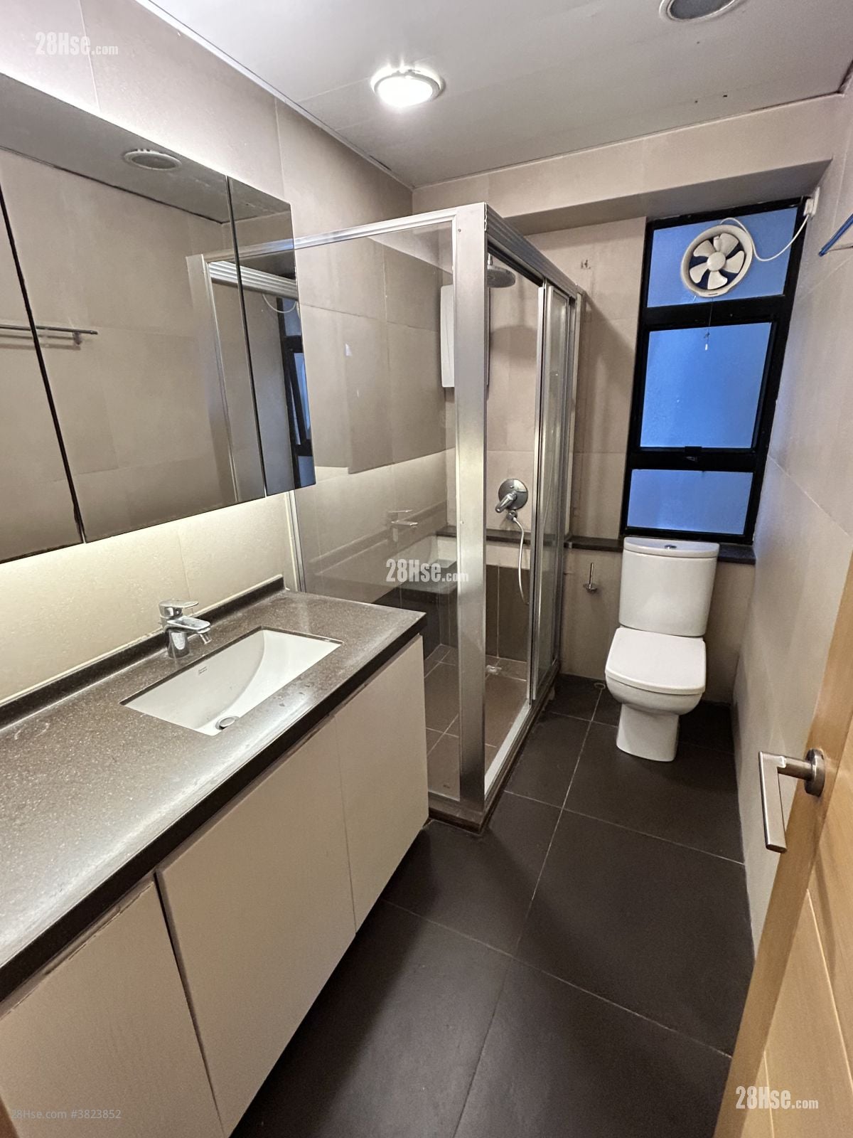 樂信臺 售盤 3 房 , 2 浴室 762 平方呎