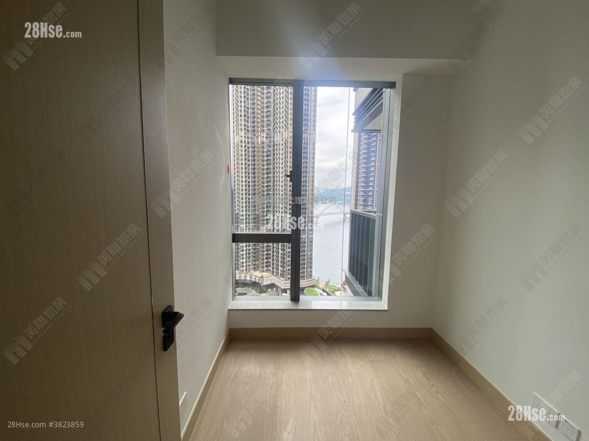 Grand Seasons Rental 716 ft²