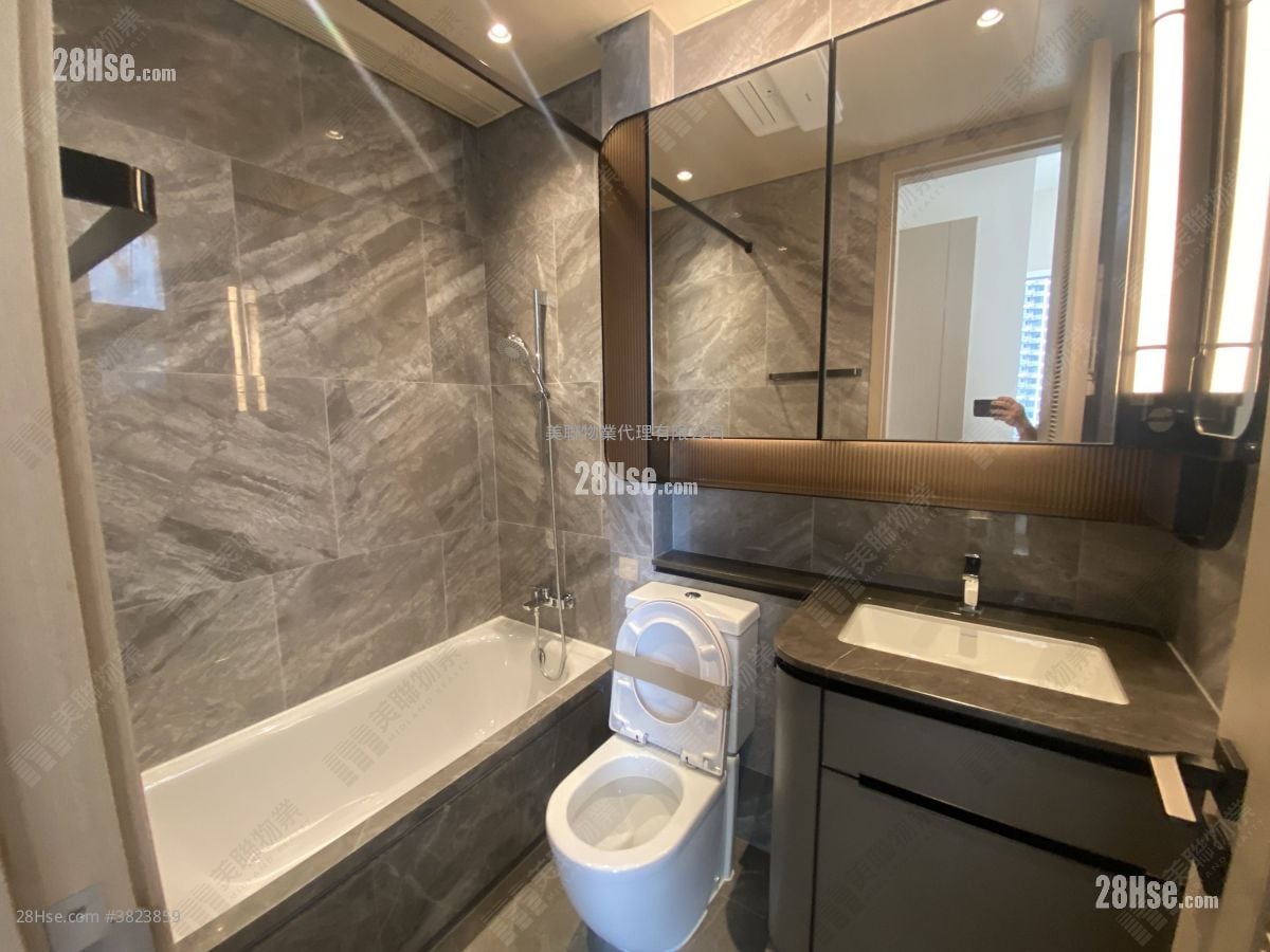 Grand Seasons Rental 716 ft²