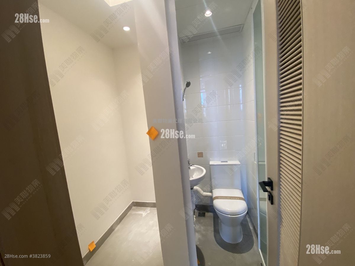 Grand Seasons Rental 716 ft²