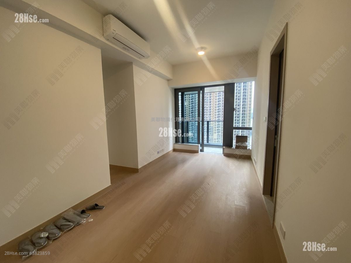 Grand Seasons Rental 716 ft²