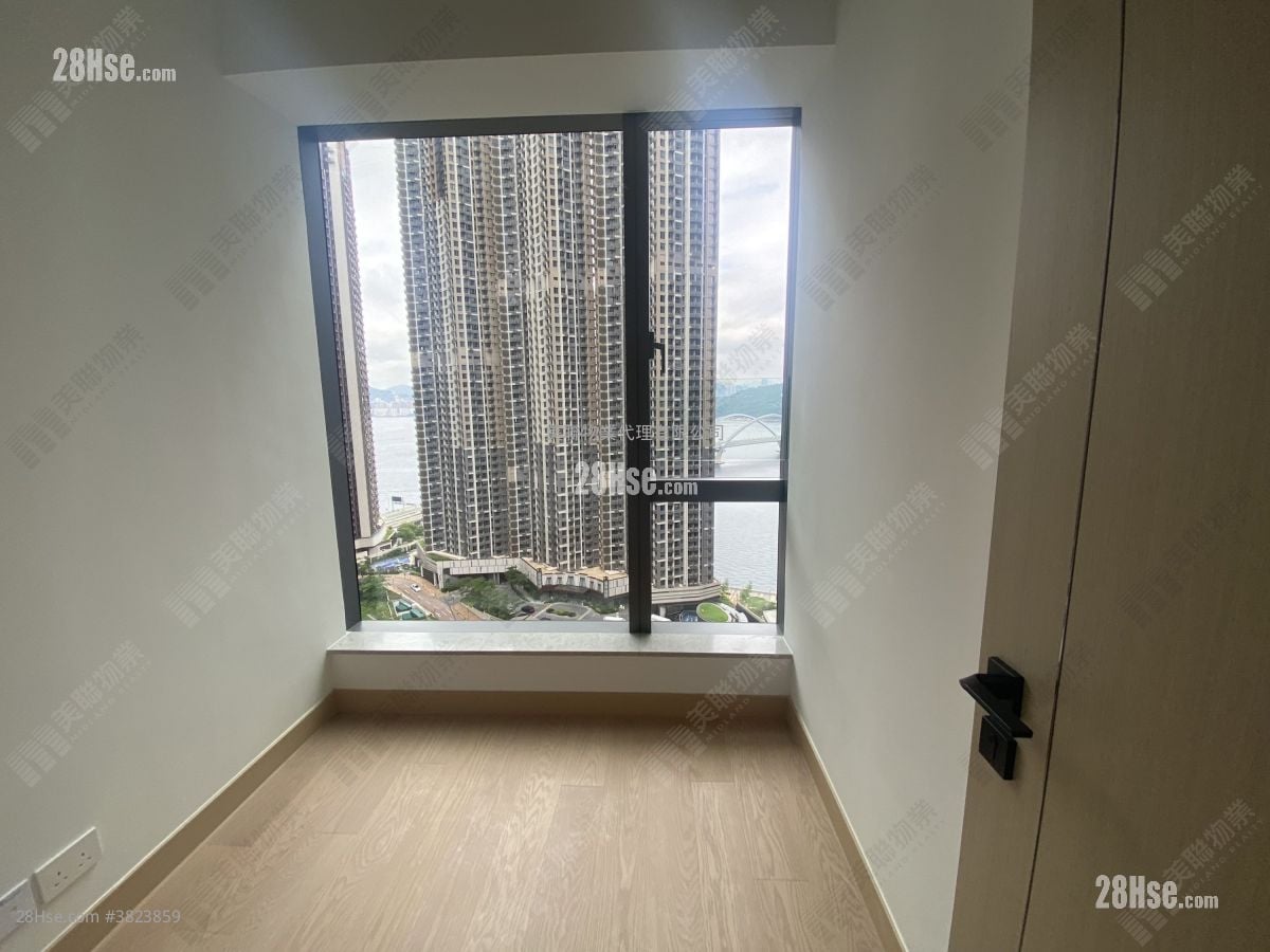 Grand Seasons Rental 716 ft²