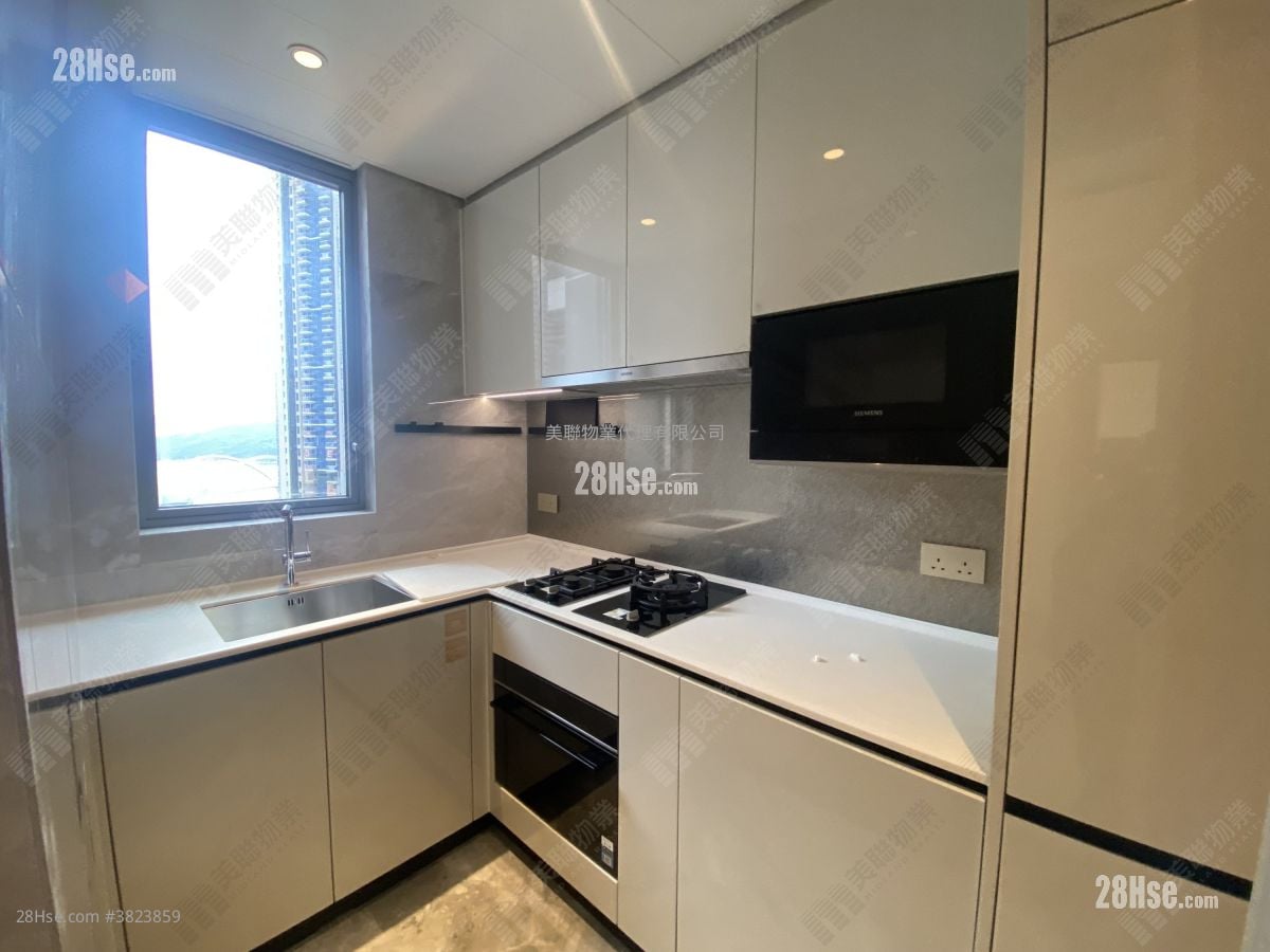 Grand Seasons Rental 716 ft²