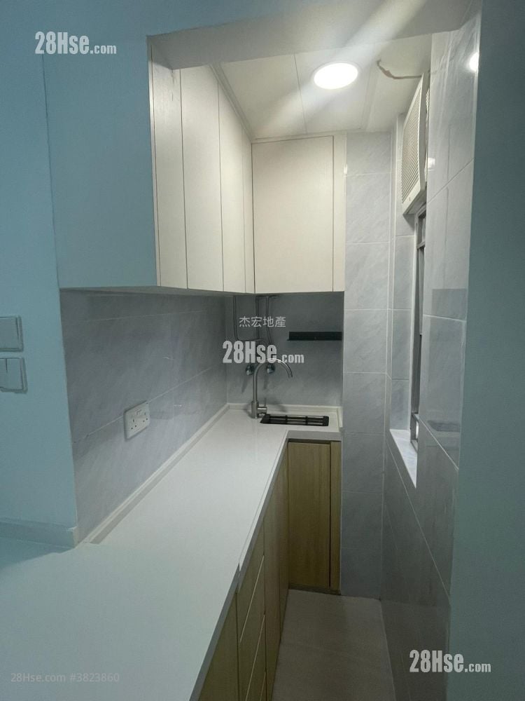 廚房: 滿華樓 售盤 2 房 , 1 浴室 262 平方呎