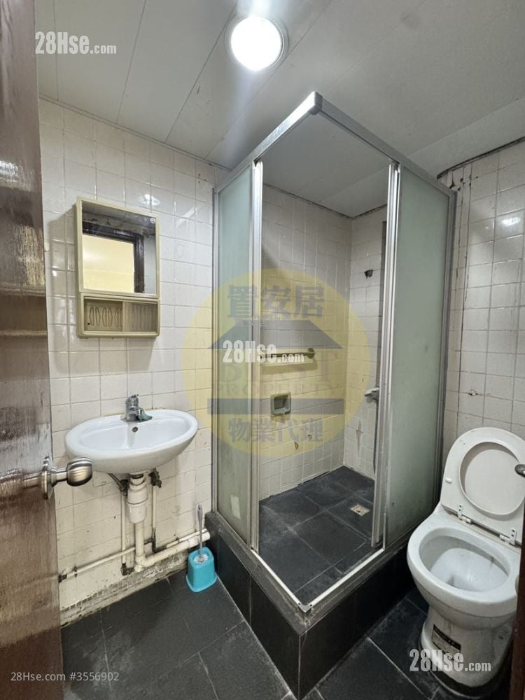 Siu Hei Court Sell 2 Bedrooms , 1 Bathroom 415 ft²