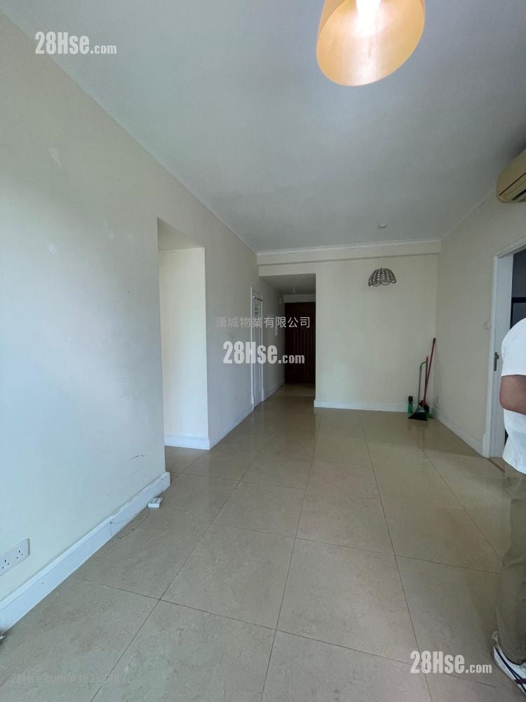 領峰 售盤 3 房 , 2 浴室 670 平方呎