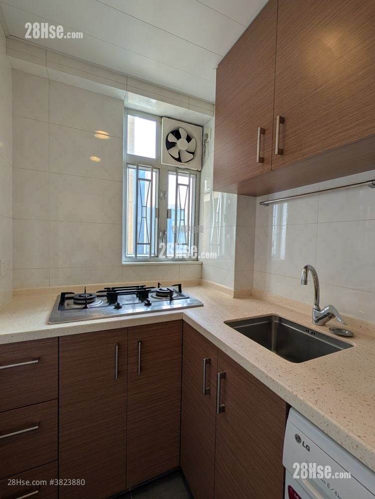 Elizabeth House Rental 2 Bedrooms , 1 Bathroom 540 ft²