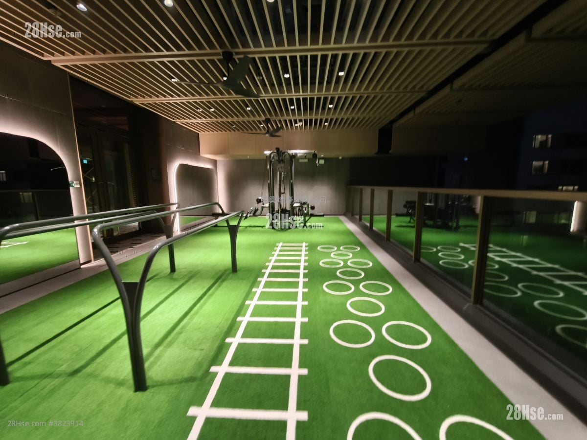 高临 租盘 2 房 , 1 浴室 377 平方尺