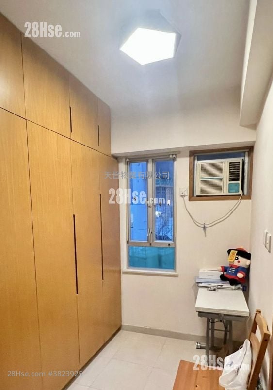 Honour Court Sell 2 Bedrooms , 1 Bathroom 318 ft²